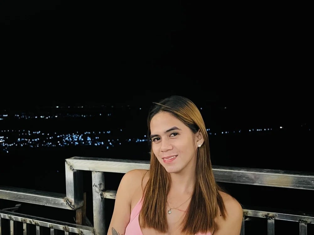 URLOVELY_CHESCA Chatroom