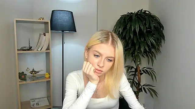 UdeleAcomb Chatroom