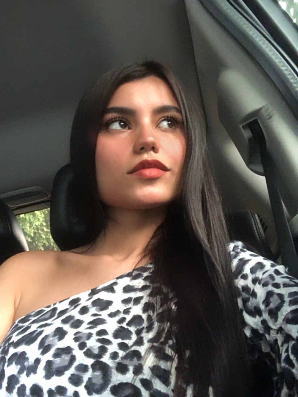 UnbowedSweetie Chatroom