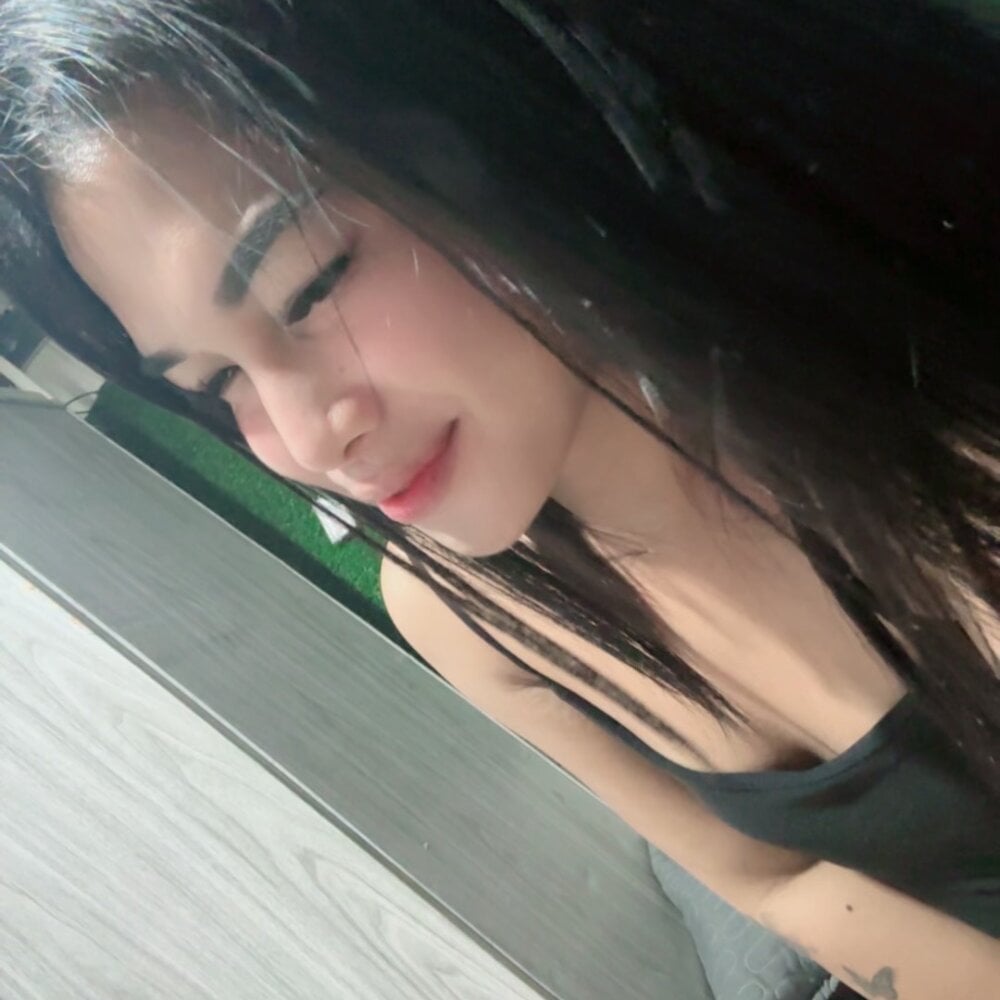 UrLuckyChloe Chatroom