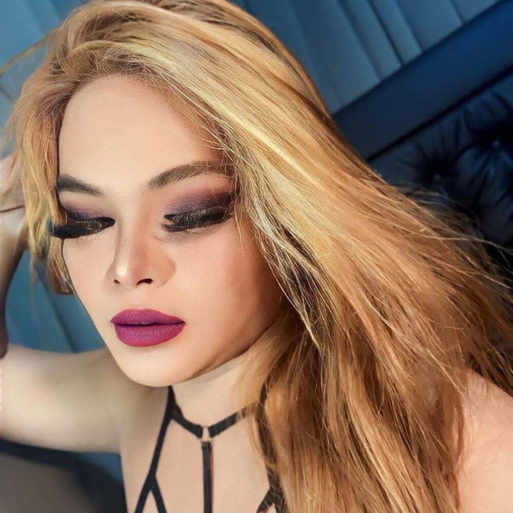 Ur_Hot_Mermaid Chatroom