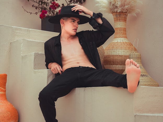 Valentino_ceratti Chatroom