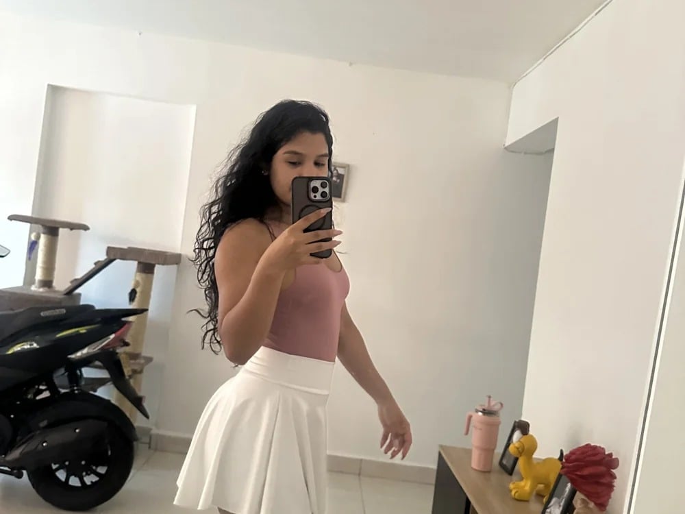 Veronica_M Chatroom