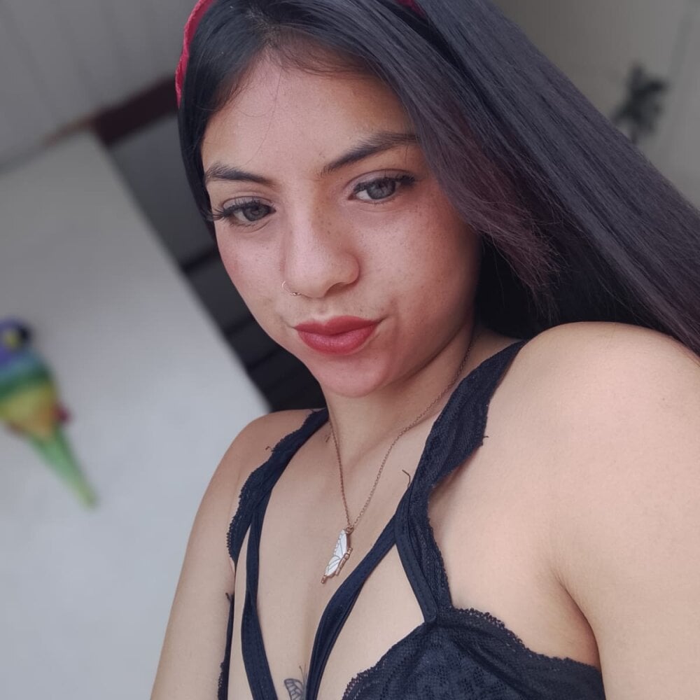 Victoria_Alvarez Chatroom