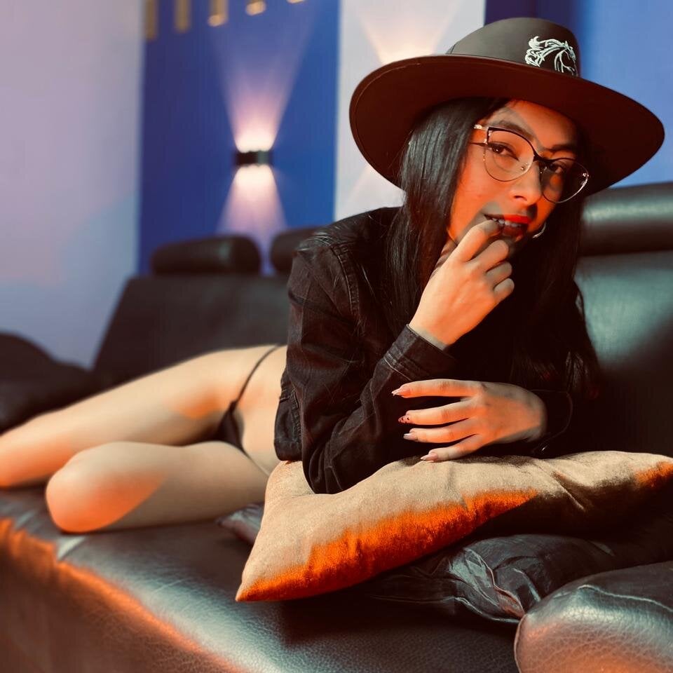 Victoria_Piercee Chatroom