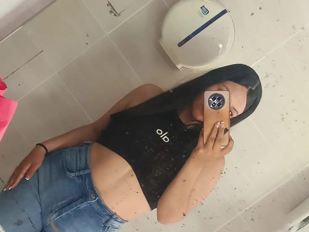 Violet_Bloom Chatroom