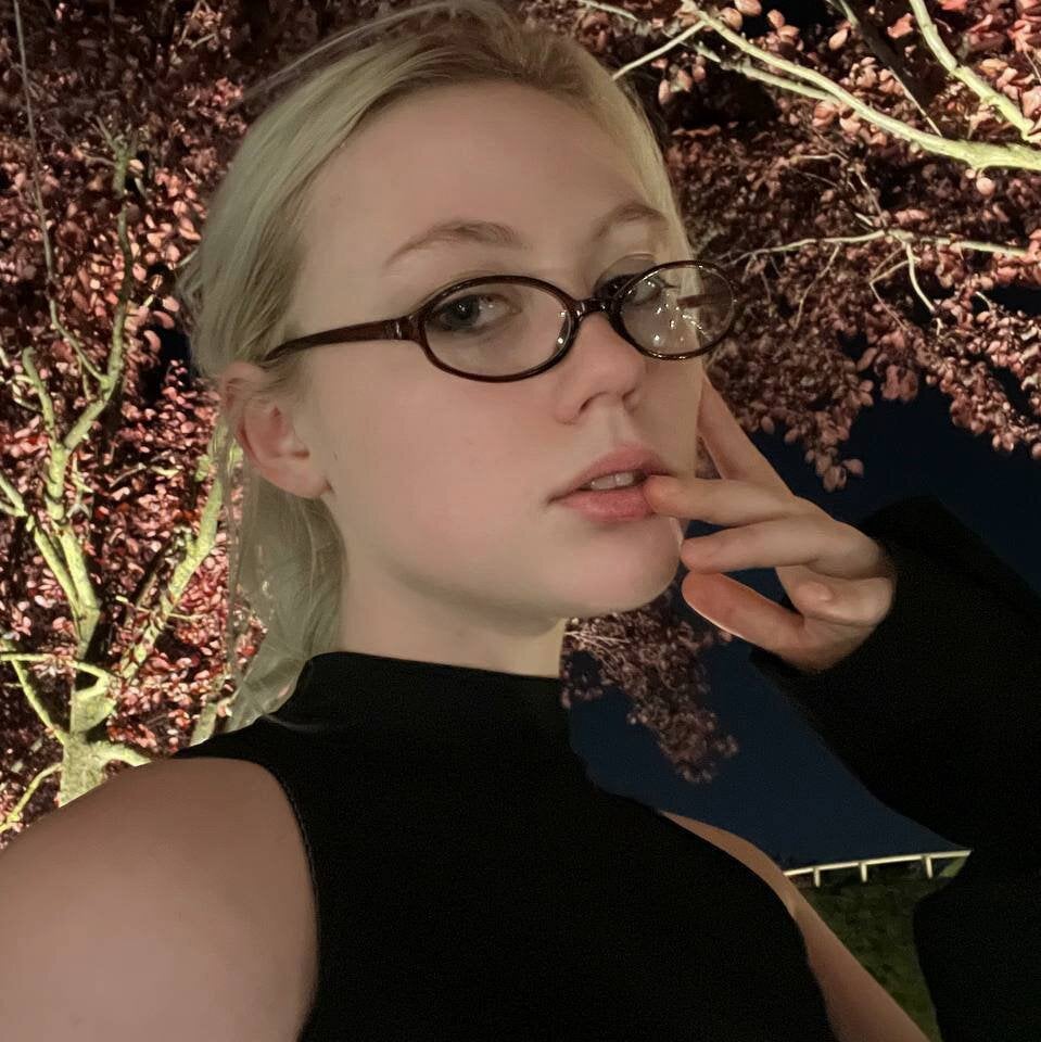 Violet_Willis Chatroom