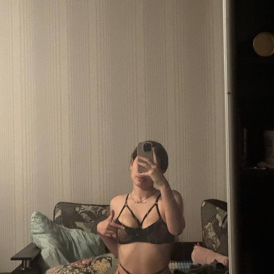 Vivi_ene Chatroom