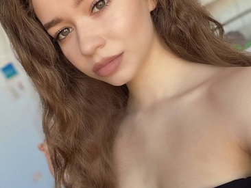 vivian-naytt