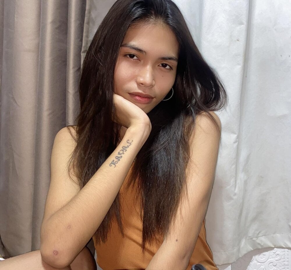 XWildTsClaraHugeCockX Chatroom