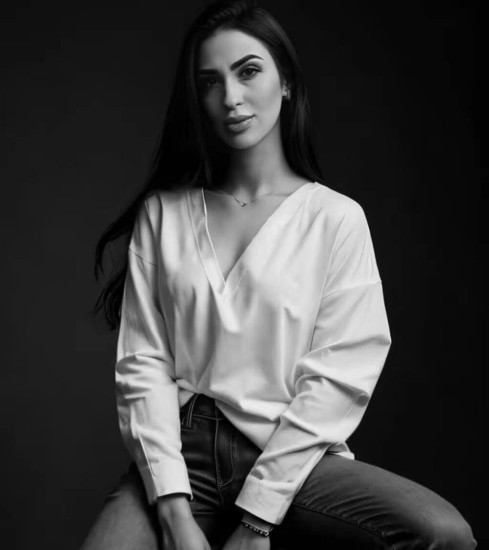 YasminaBrunette Chatroom