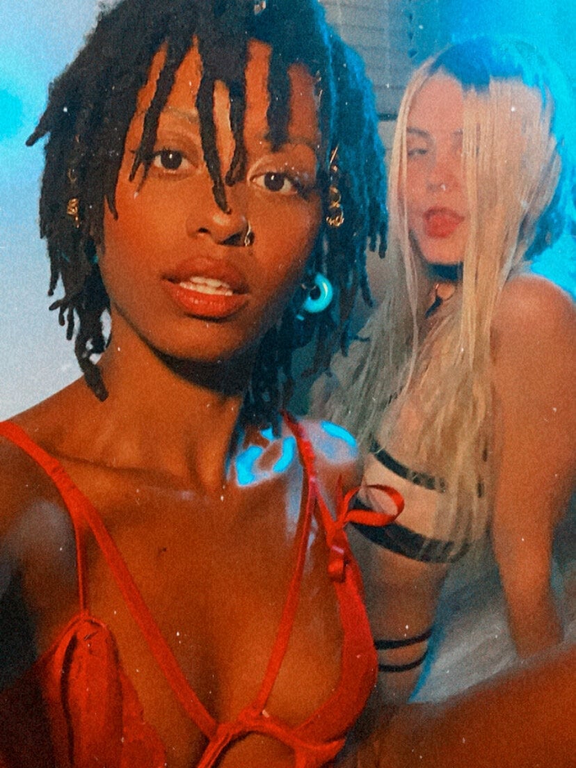 YemboRainbowluvinChiChobi Chatroom