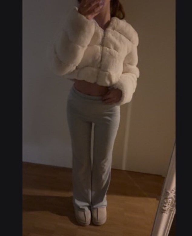 YoungL0606 Webcam Profile Picture YoungL0606 Chatroom