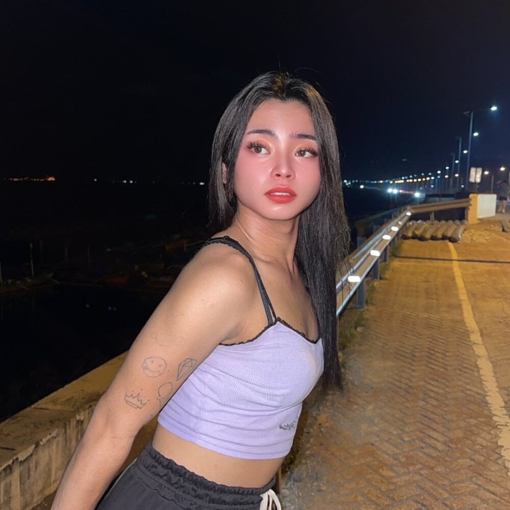 YourHotMenxie18 Chatroom