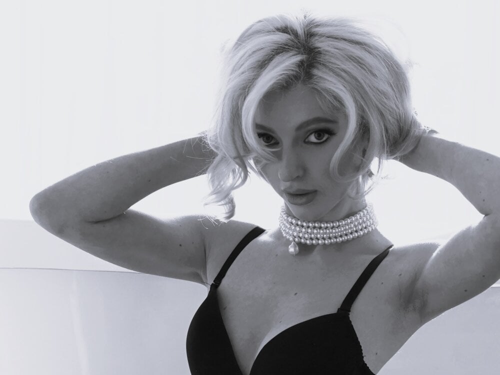 YourNaughtyMiss Chatroom