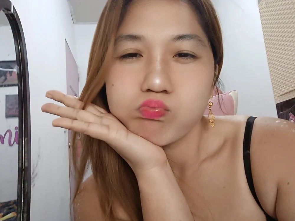 YourOutsideWorld Chatroom