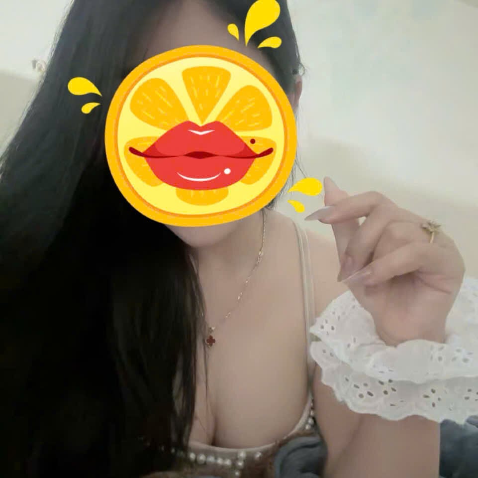 Yui-Linh Webcam Profile Picture Yui-Linh Chatroom