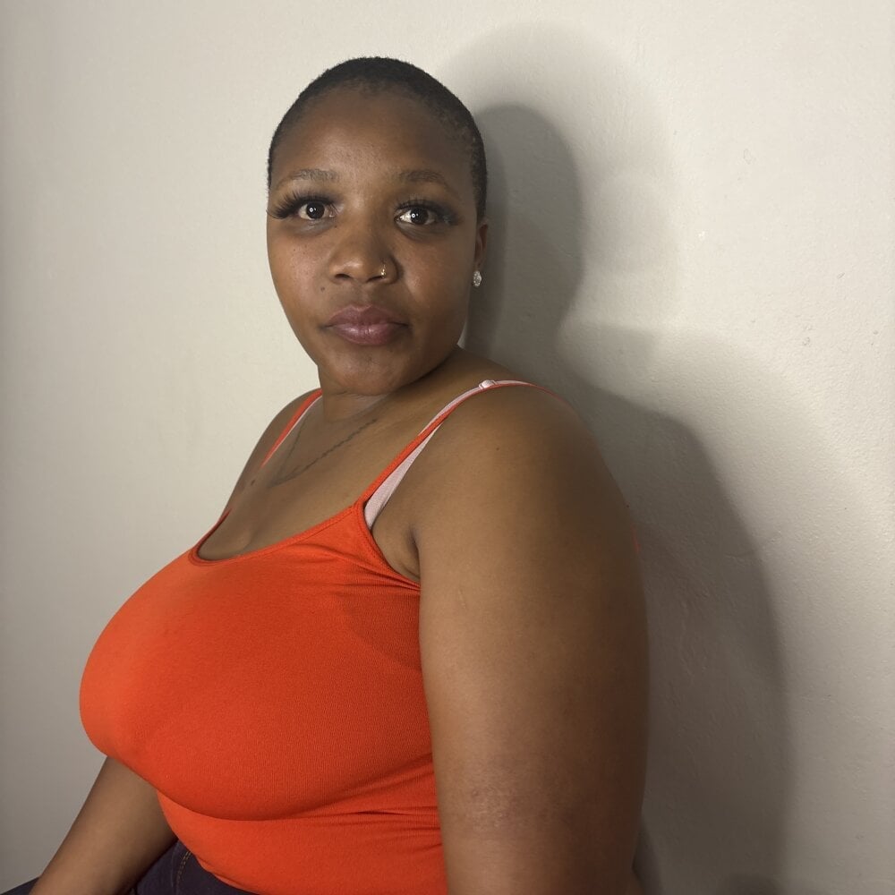 YummyBoobs06 Chatroom