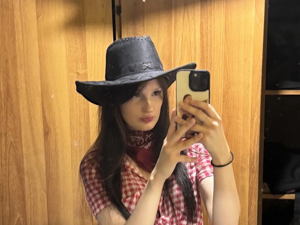 YunaVelour Chatroom