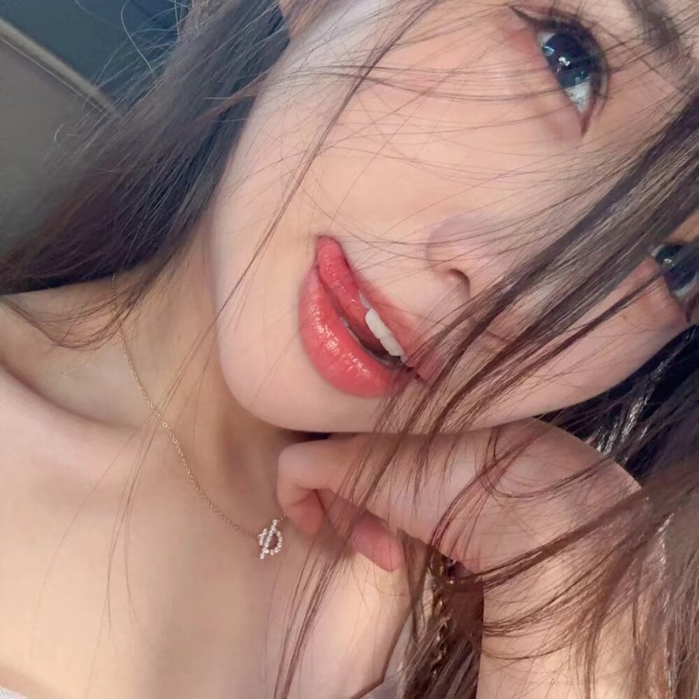 Yuyouwei- Webcam Profile Picture Yuyouwei- Chatroom