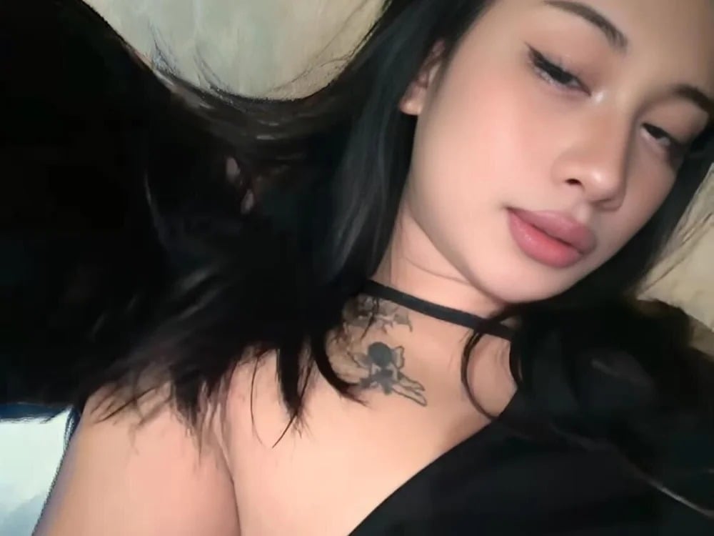 ZOEMOORE Chatroom