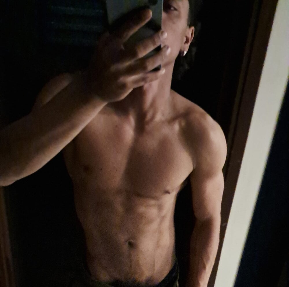 ZYZZ1312 Chatroom