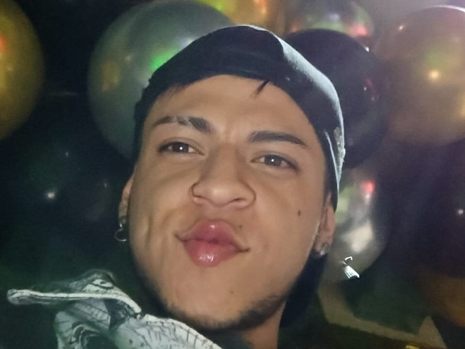 Zackfalcon_ Chatroom