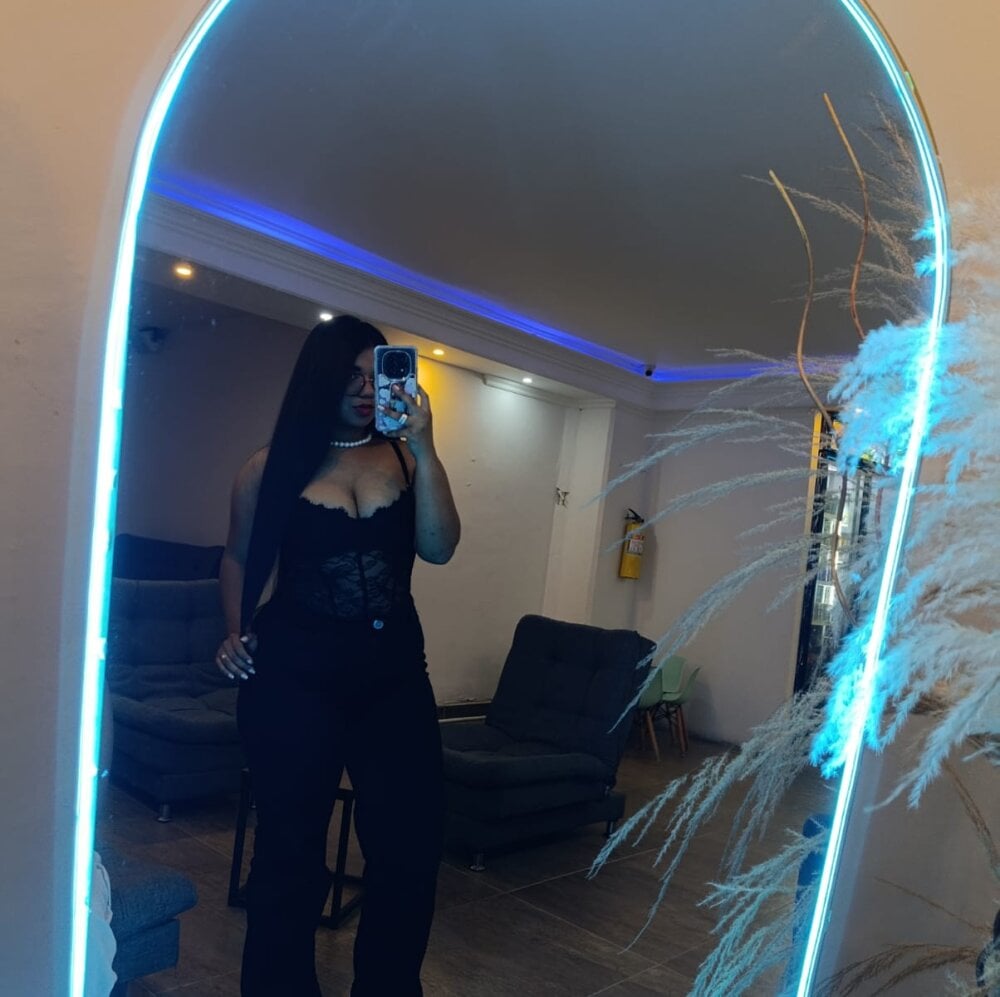 Zafiro_Evans Chatroom