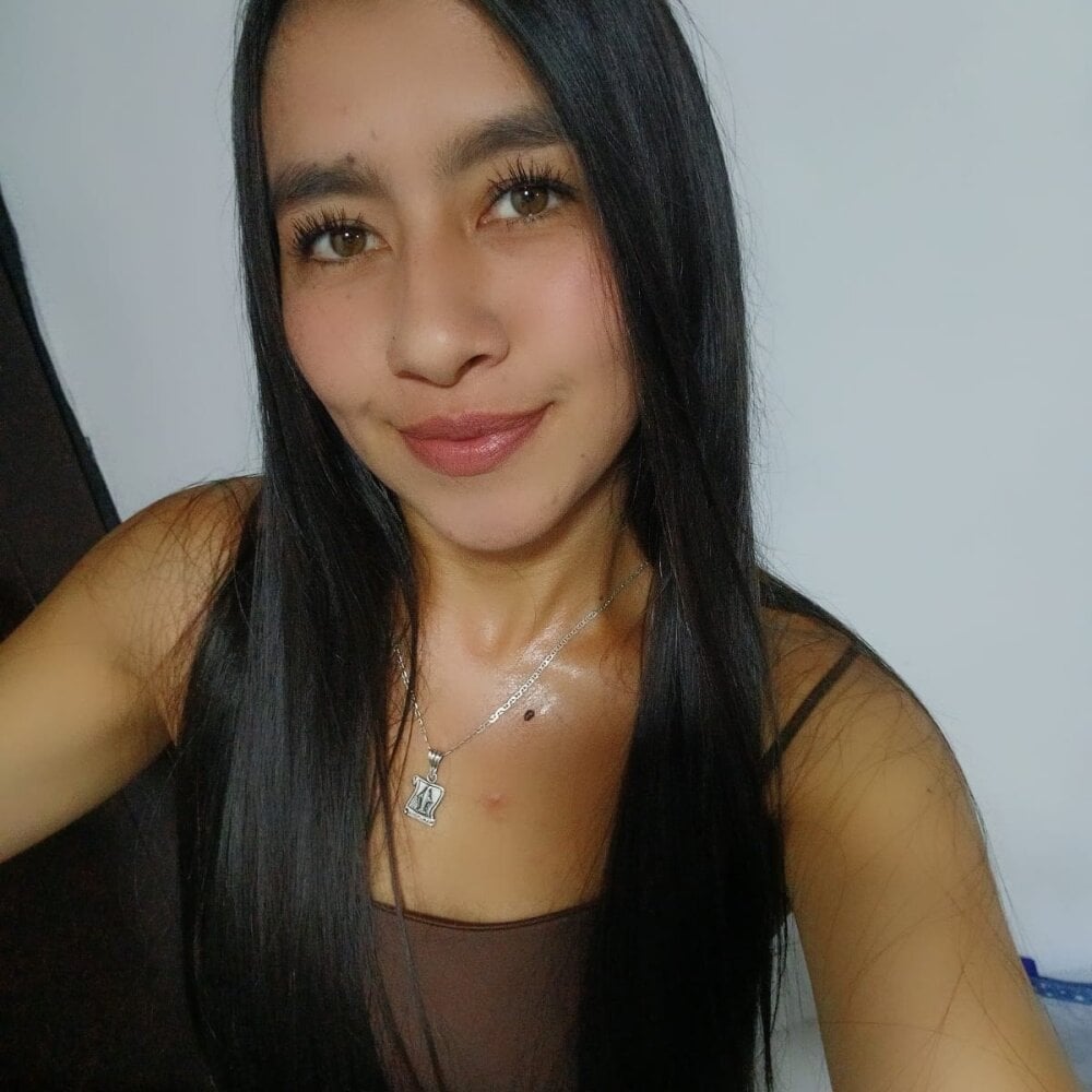 Zara_Cardona Chatroom