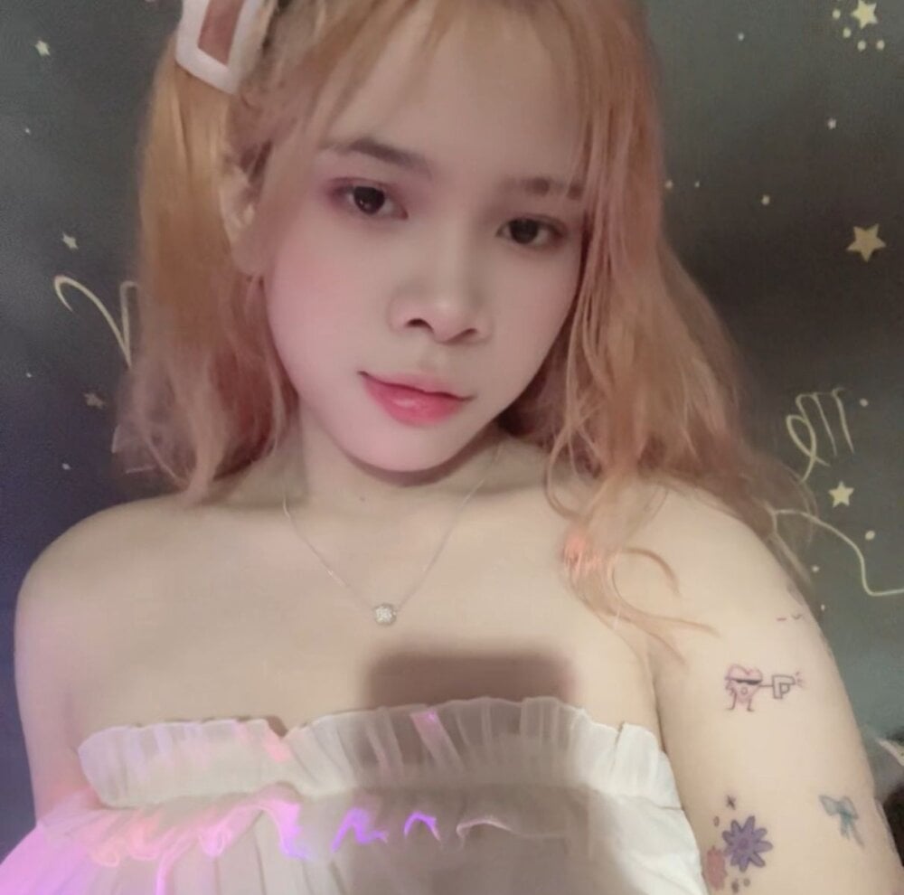 ZinkyLy Webcam Profile Picture ZinkyLy Chatroom