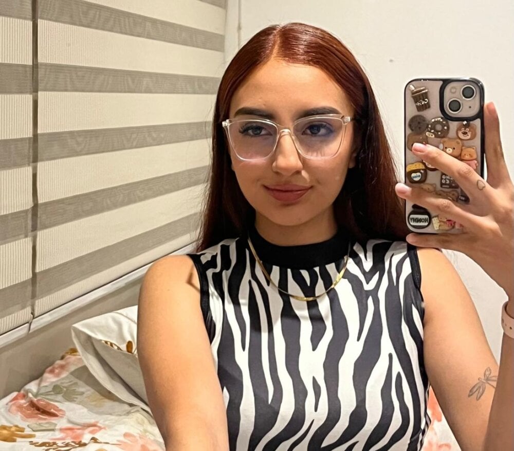 ZoeJohnson_Pink Chatroom