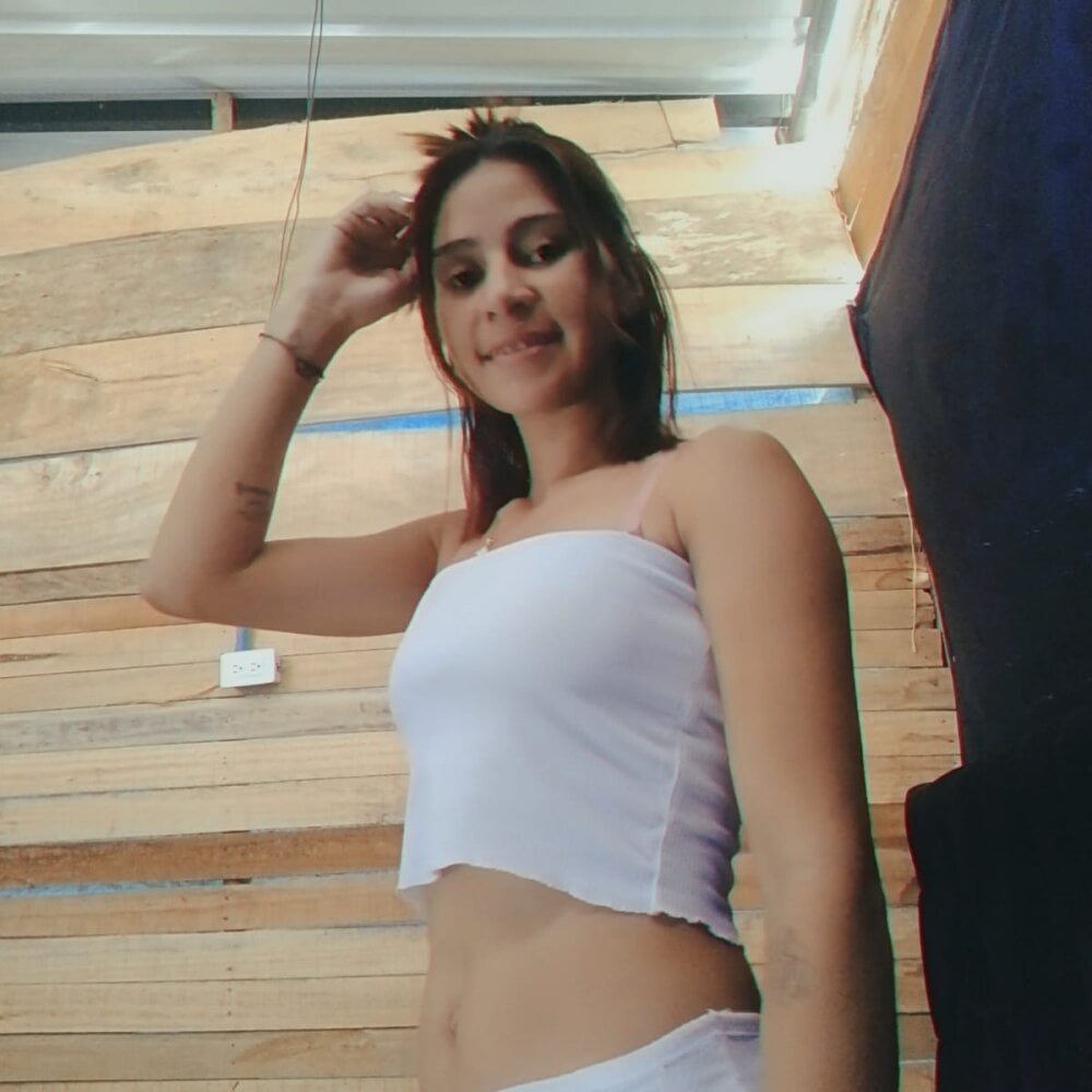 Zoe_axxelll Chatroom