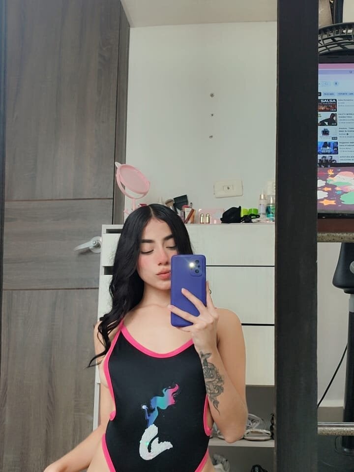 _Juanita_04 Chatroom