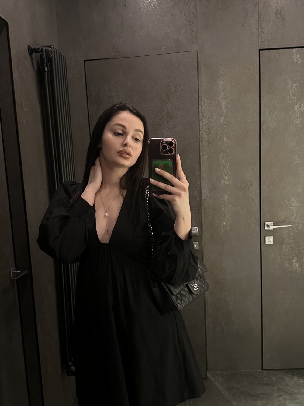_artemida_pink_ Chatroom