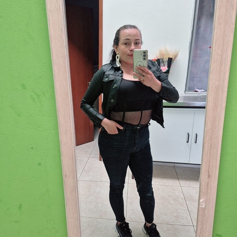 _honey12 Chatroom