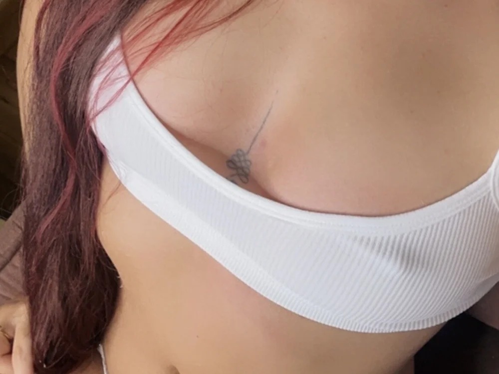 aRedWife Chatroom