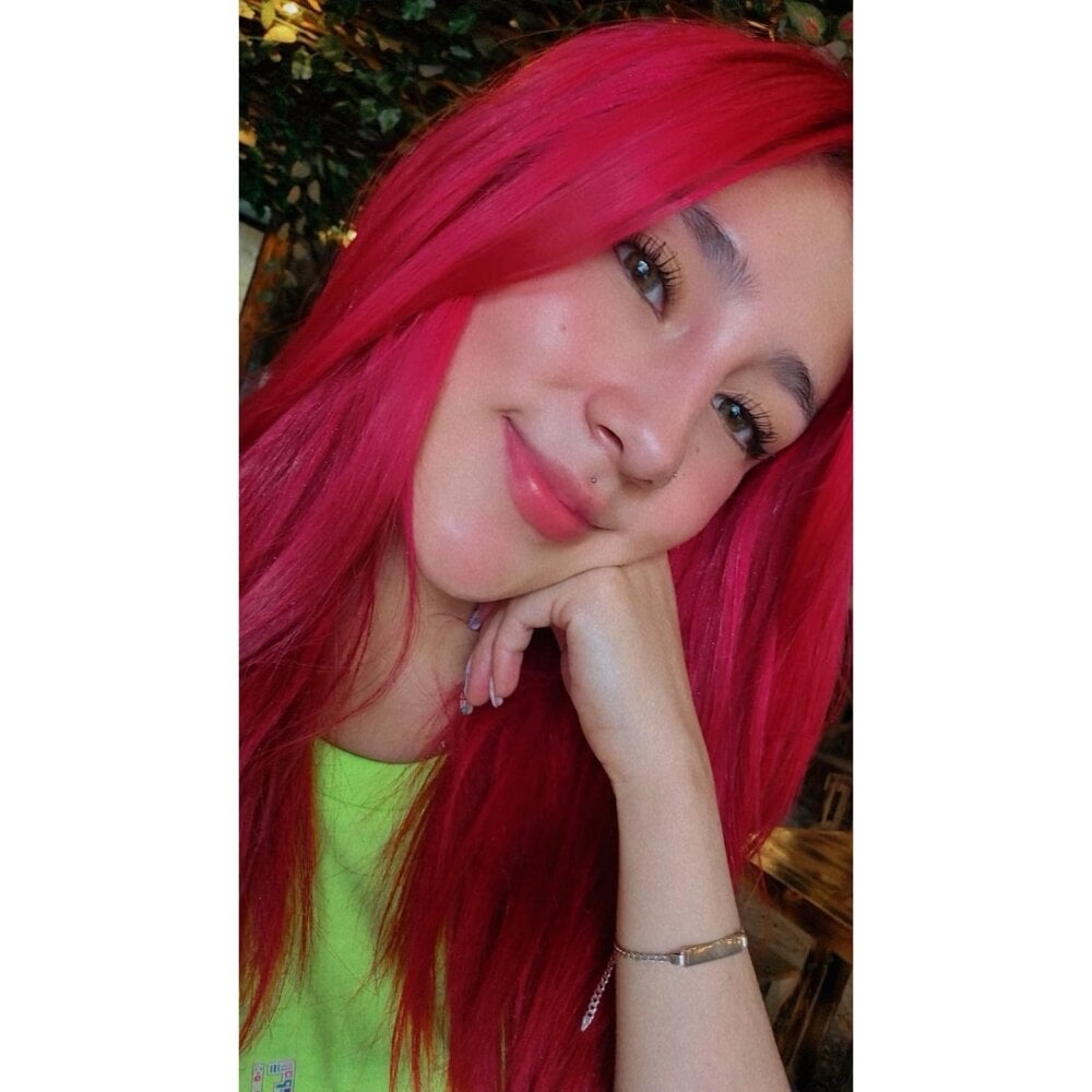 adahra_younng1 Chatroom