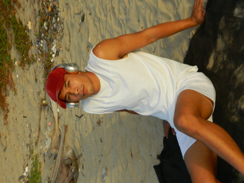 adamthehuman Chatroom