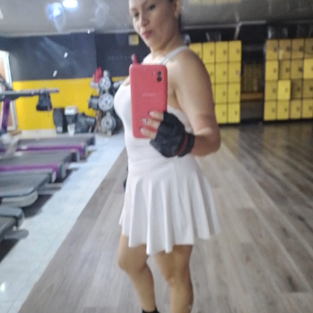 adelgey_michell Webcam Profile Picture adelgey_michell Chatroom
