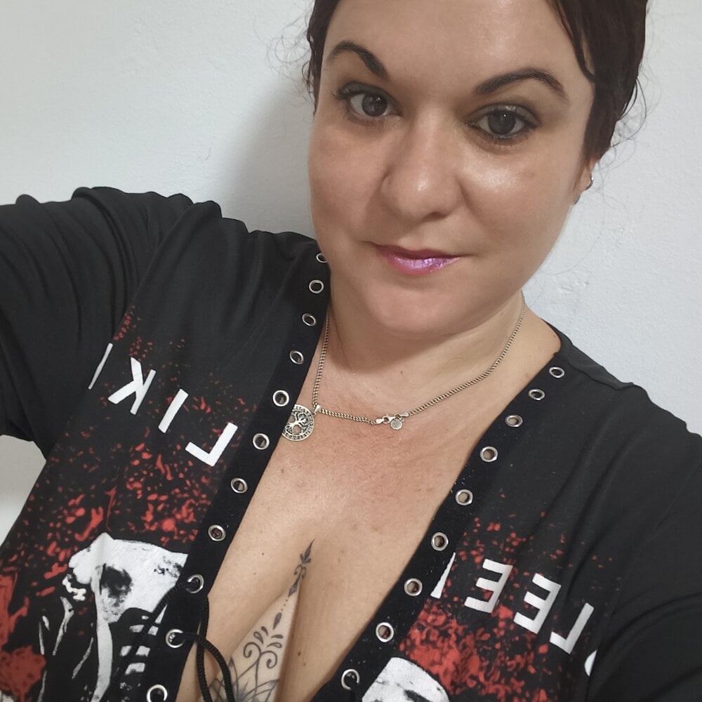 ades8687 Webcam Profile Picture ades8687 Chatroom
