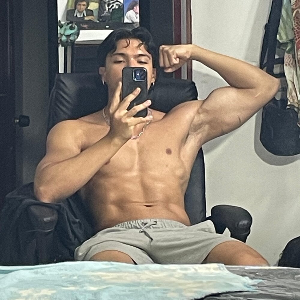adriel_escalante Chatroom