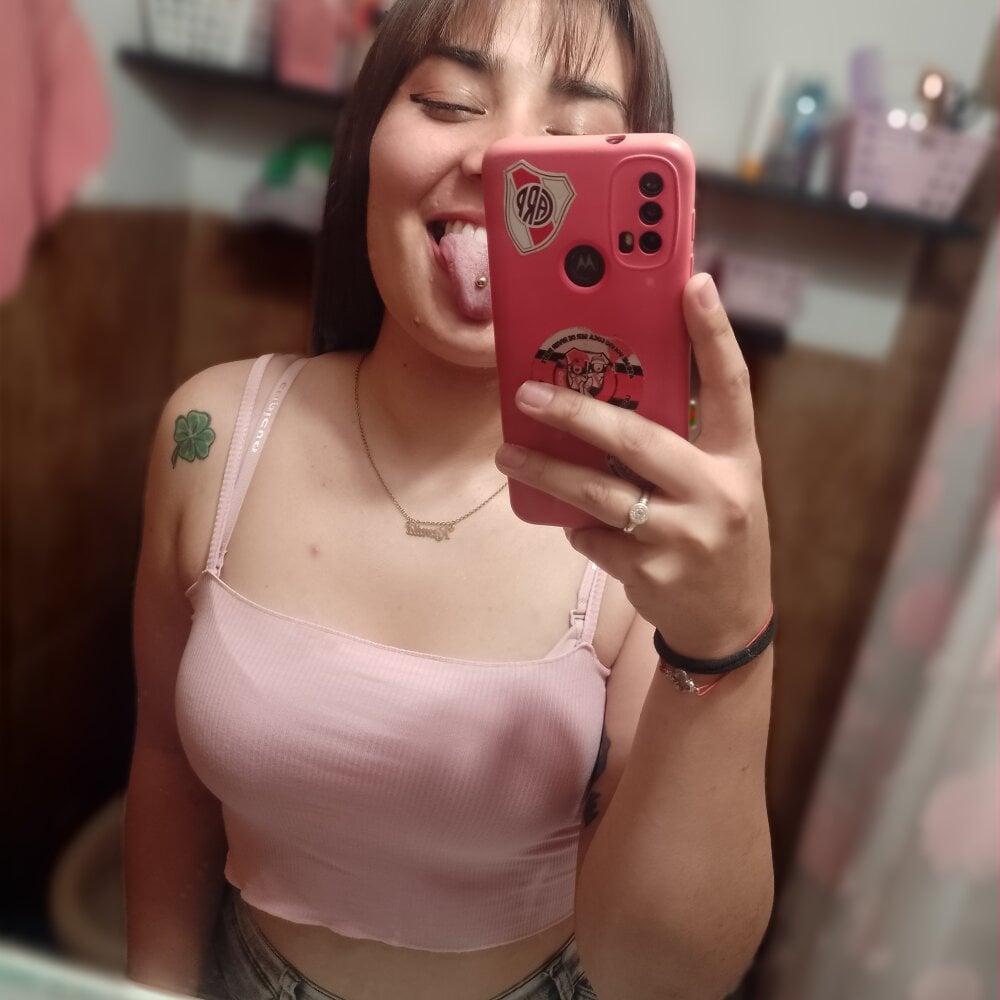 agustina_0o Chatroom