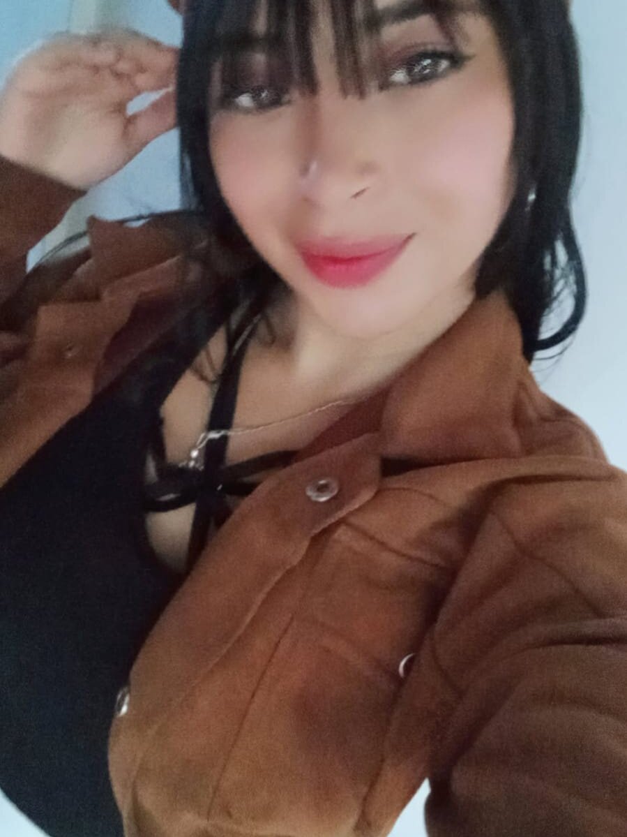 alahia_hank Chatroom