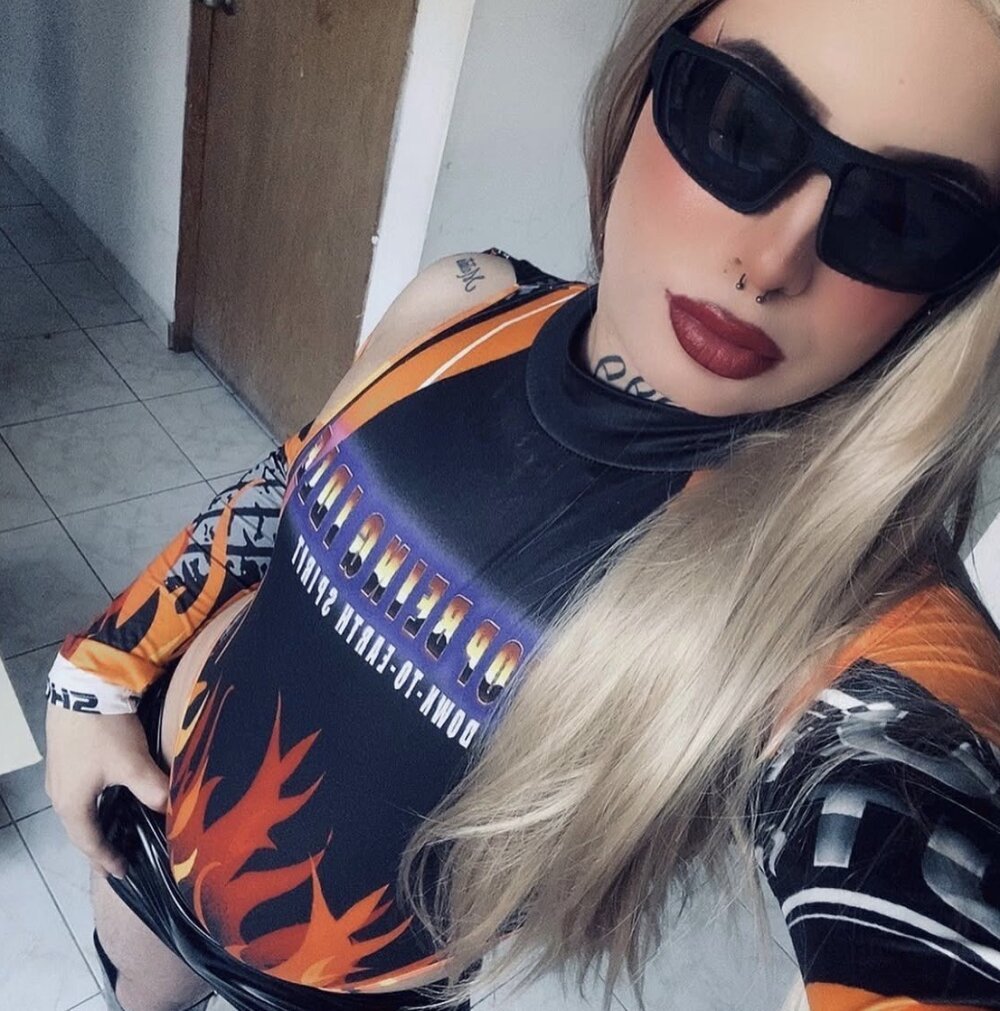 ale_bigcock Chatroom