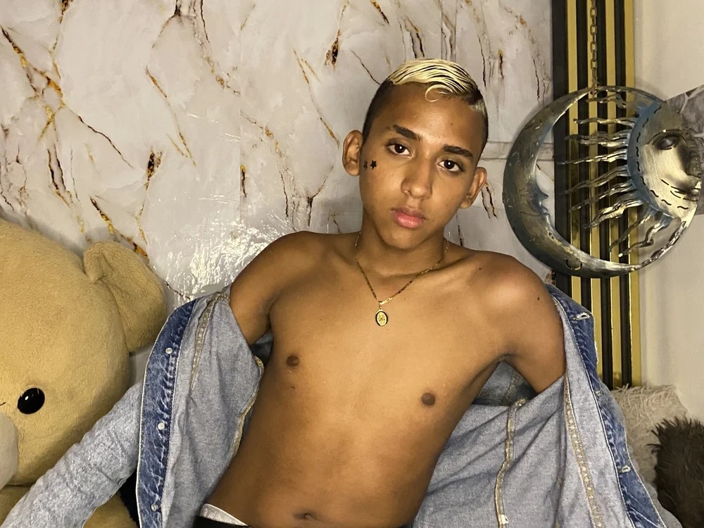 alejandro_boyx18 Chatroom