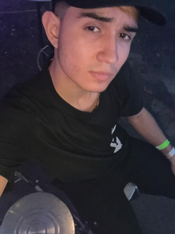 alejo_gray Webcam Profile Picture alejo_gray Chatroom