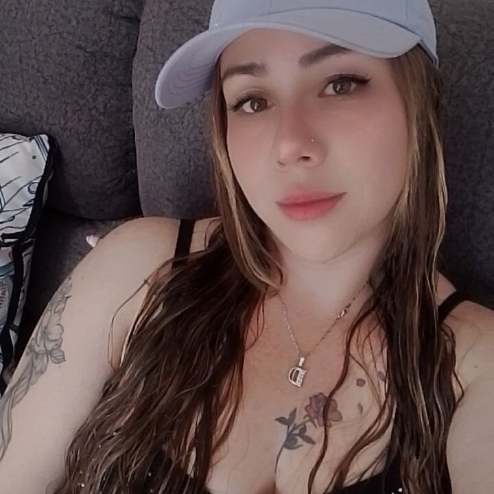 alice1-hott_ Chatroom