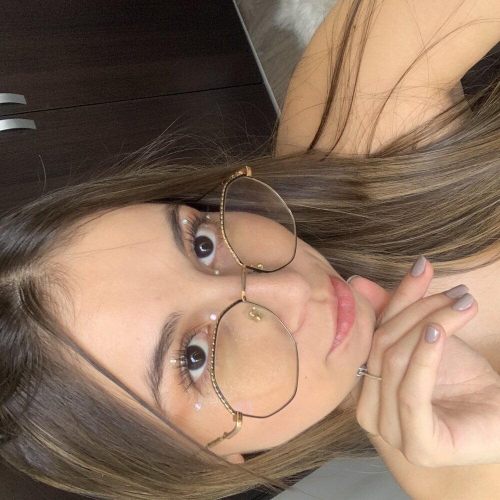 amara_restrepo Chatroom