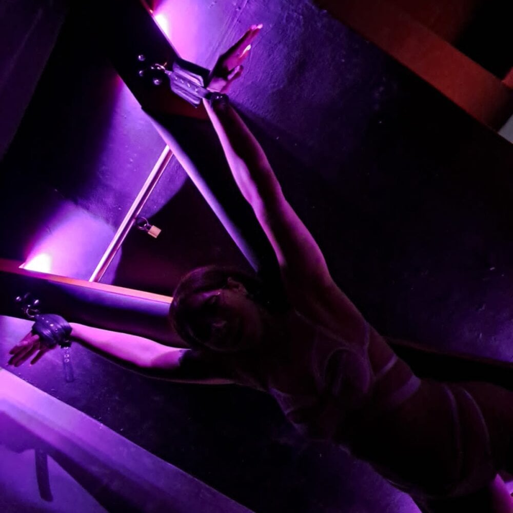 angela_ivanova Chatroom