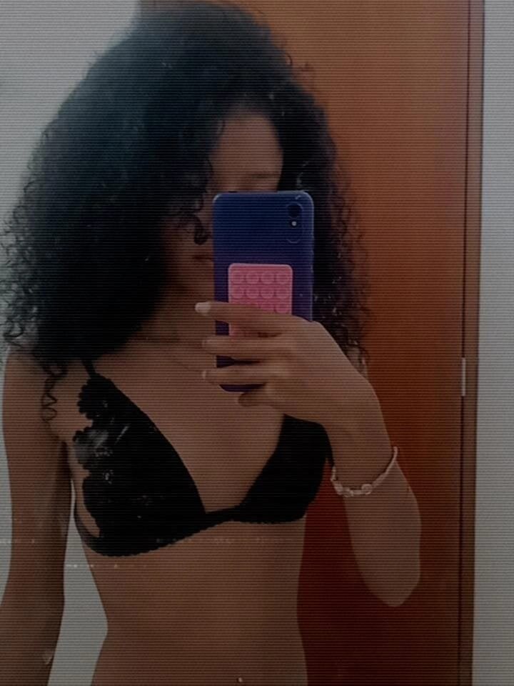 antonela_alvarez Chatroom